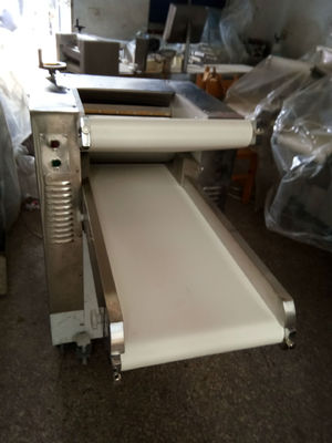 Machine à rouleaux automatique à feuille de pâte en acier inoxydable croissant manuel 300 kg/h